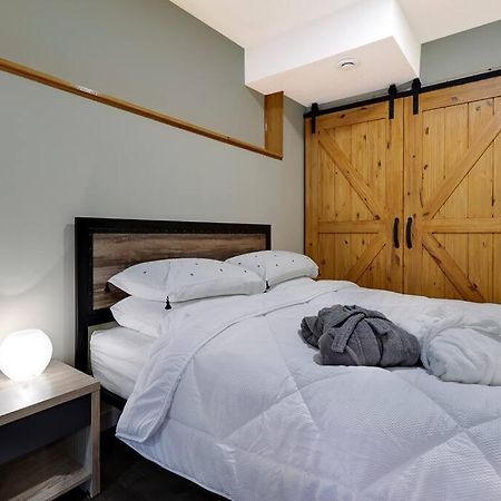 Adorable Private Suite With Indoor Fire Place Cochrane Zewnętrze zdjęcie