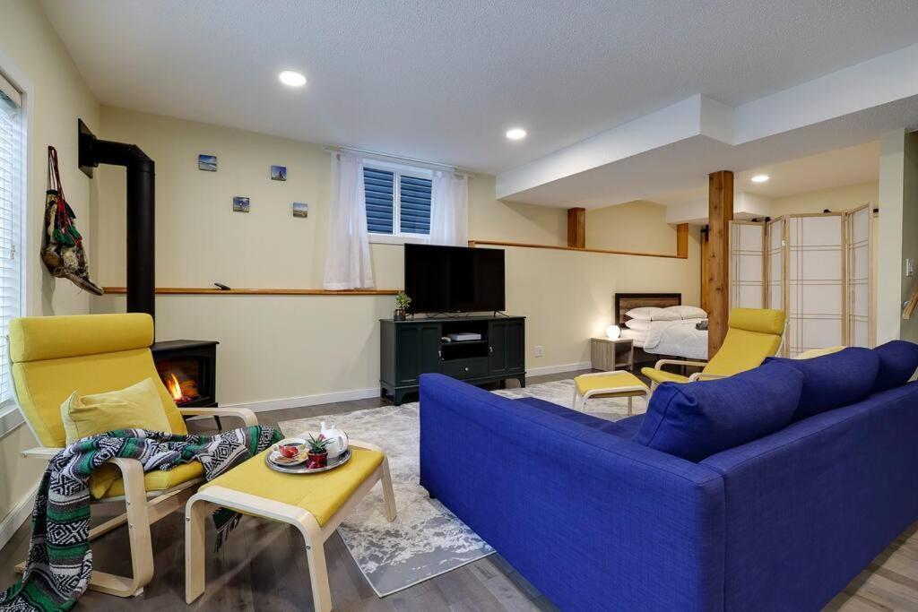 Adorable Private Suite With Indoor Fire Place Cochrane Zewnętrze zdjęcie