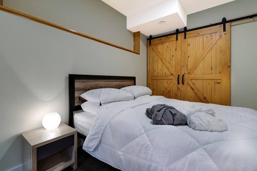 Adorable Private Suite With Indoor Fire Place Cochrane Zewnętrze zdjęcie