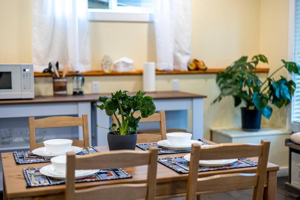 Adorable Private Suite With Indoor Fire Place Cochrane Zewnętrze zdjęcie